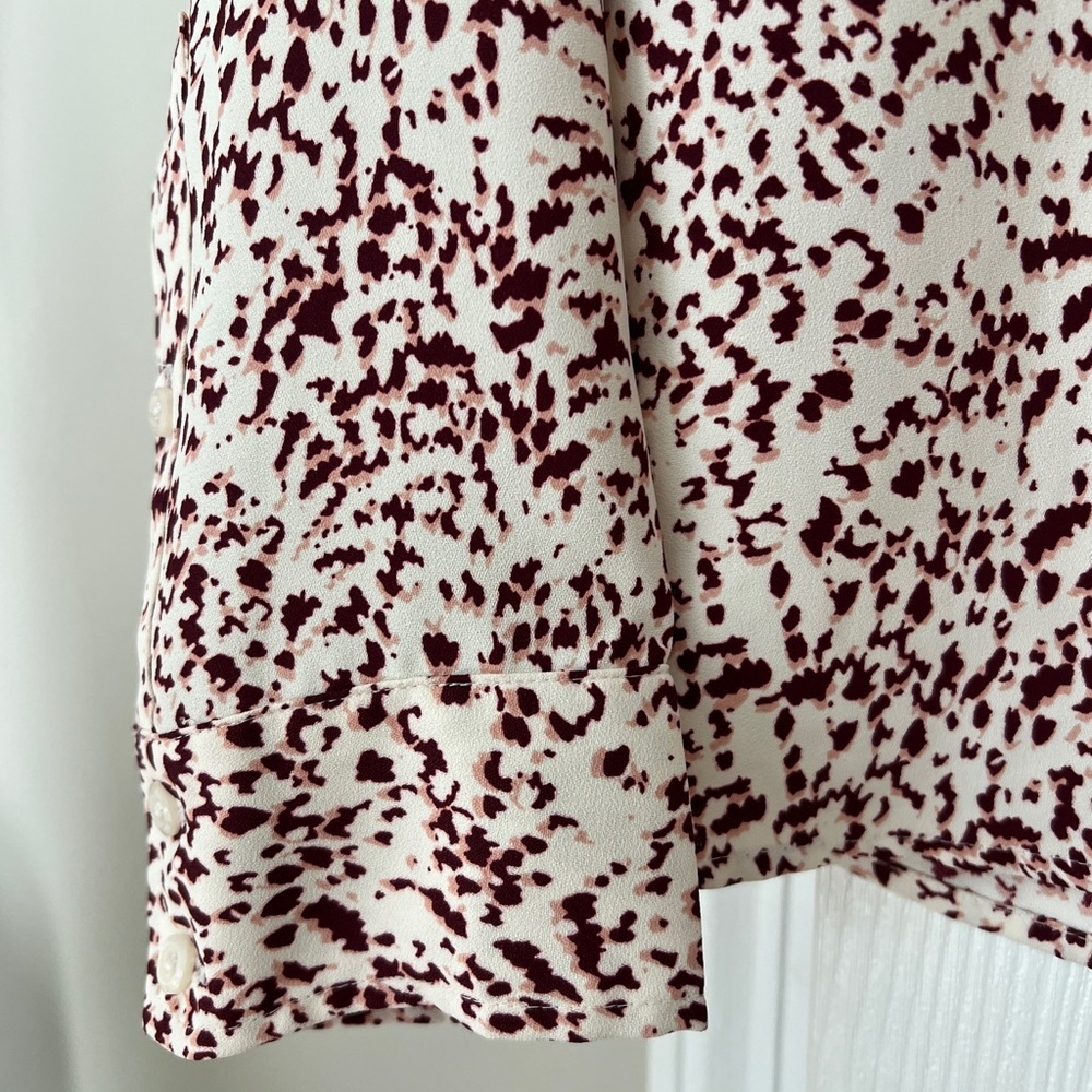 Express Portofino Red & White Abstract Print Button Down Blouse XS - Picture 3 of 4